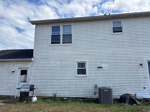 2nd image of 960 E Lincoln Ave