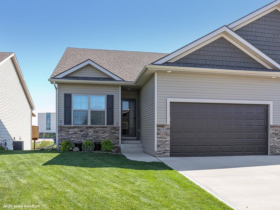 1st image of 533 NW Autumn Crest Dr