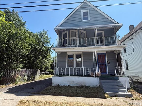 3rd image of 477 Riley St