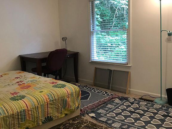 3rd image of 615 Morehead Ave
