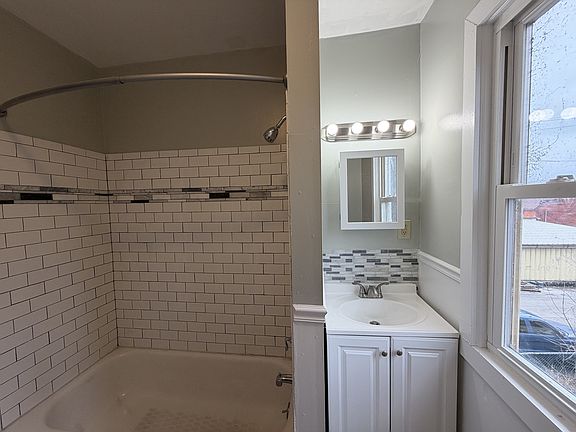 4th image of 20 Penfield St Unit 1