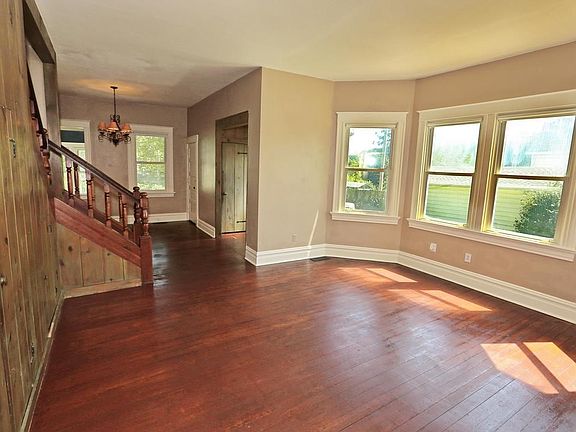 4th image of 228 N Marguerite Ave