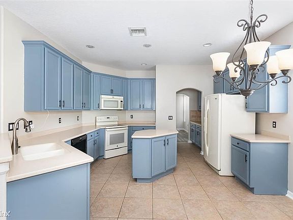 4th image of 33308 Irongate Dr