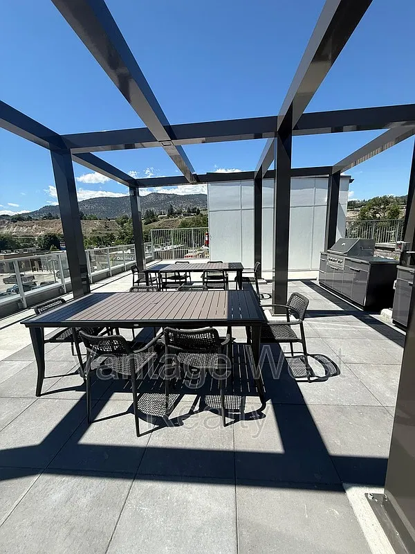 2 bed, 1.0 bath, $2,400 — Photo 1