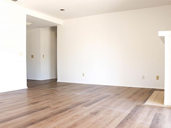 3rd image of 1418 Leslie Ct