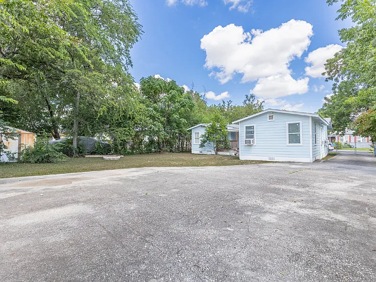 534 Walton Ave — Photo 26