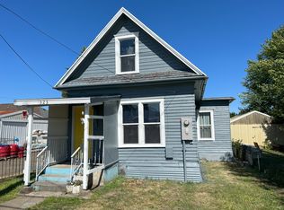 323 8th St, Raymond, WA 98577