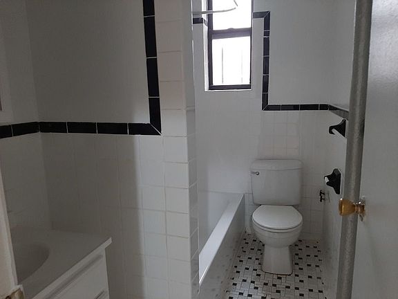 5th image of 613 E 16th St #2