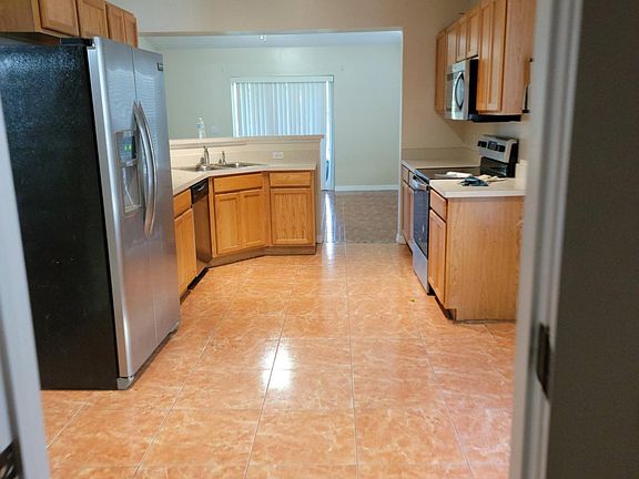 4th image of 323 Fairfield Dr