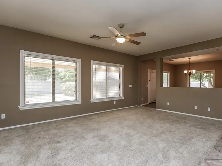 1081 E Horseshoe Dr — Photo 2