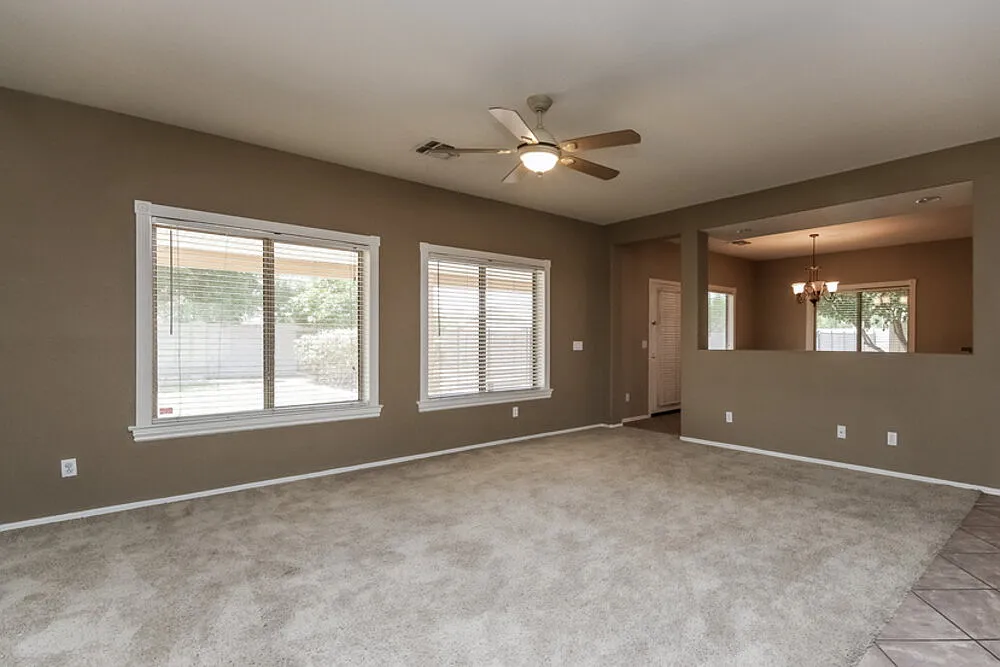 Building Photo - 1081 E Horseshoe Dr
