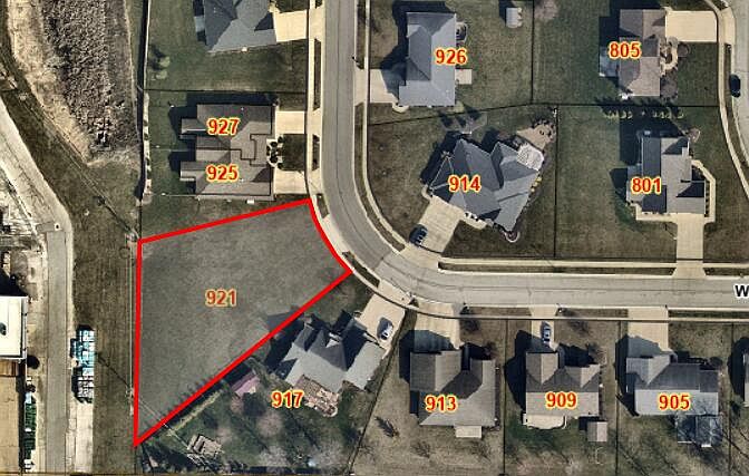 1st image of 921 Woodridge Dr