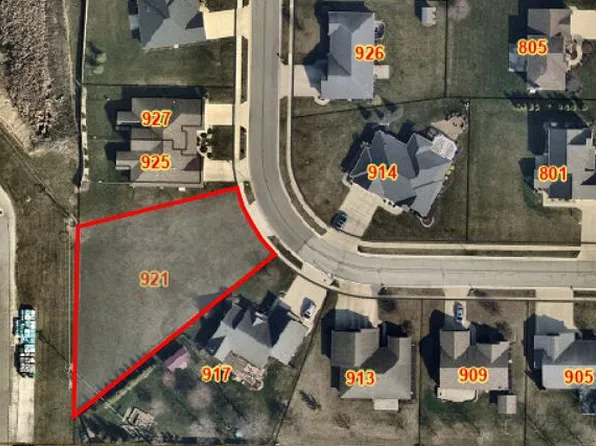 921 Woodridge Dr, Saint Marys, OH 45885