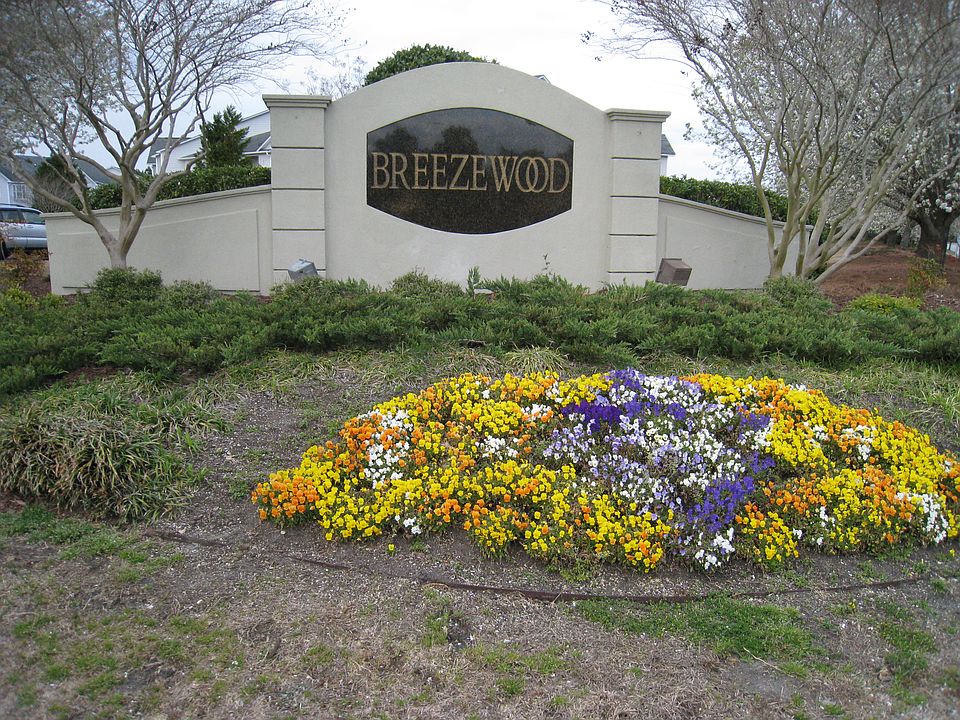 Breezewood Entrance