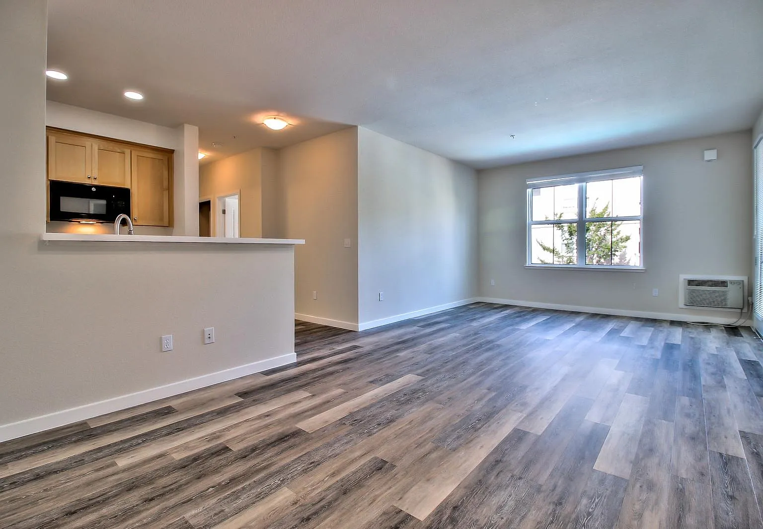 Buckingham Place Apartments — Photo 3