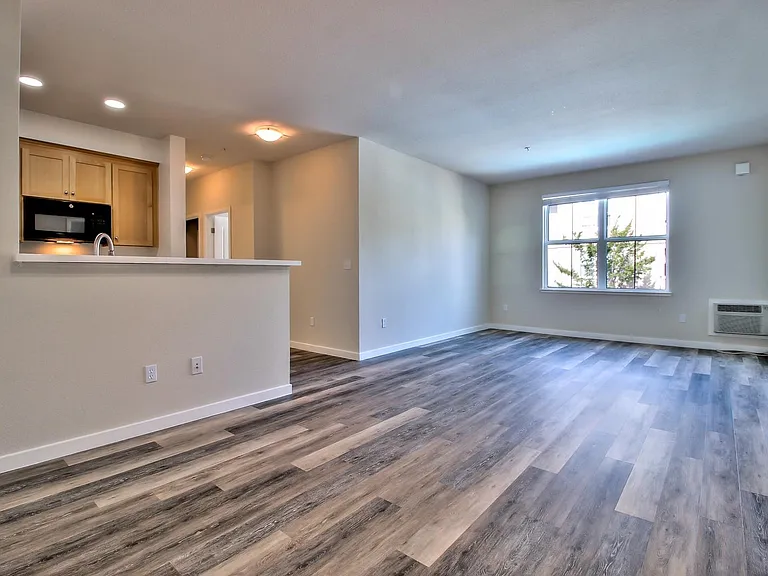 Buckingham Place Apartments — Photo 3