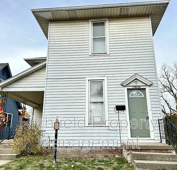 1562 Clinton St — Photo 2