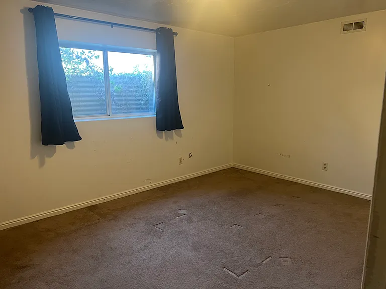 472 W Saddlewood Cir — Photo 8