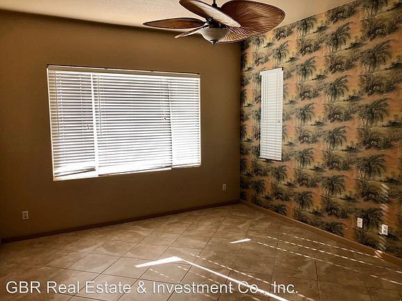 5th image of 905 Palmer Cir