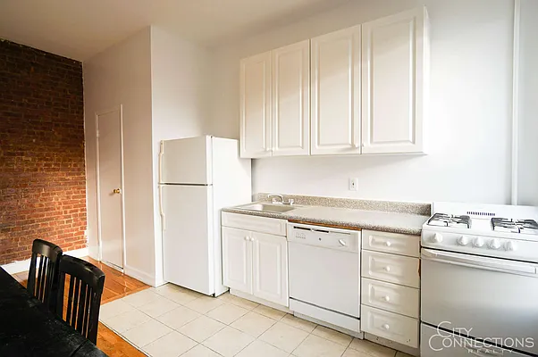 Rented by City Connections Realty | media 29