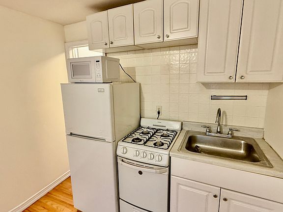 2nd image of 213 1/2 W 16th St APT 2