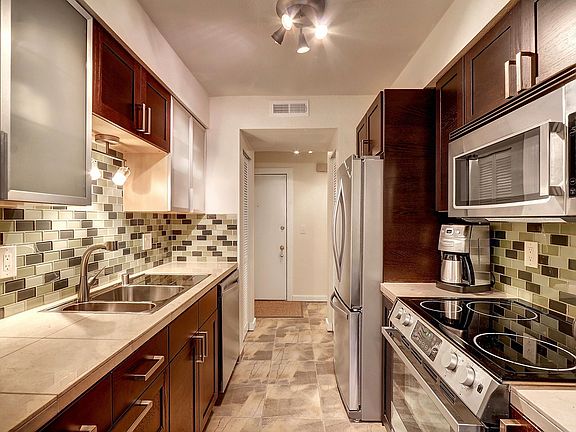 3rd image of 9912 NE 116th St #S103