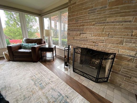 5th image of 606 E Watson St