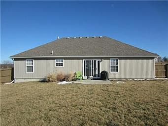 5th image of 702 SW Woodland Cir