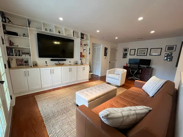 4079 S Four Mile Run Dr Unit 301, Arlington, VA 22204