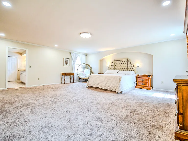 1500 Devereux Dr — Photo 7
