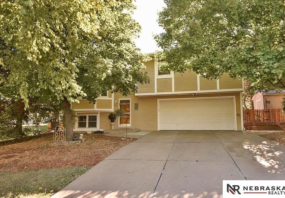 1st image of 8413 S 139th Cir