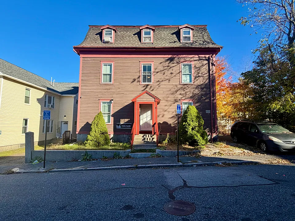 8 Cottage St #1