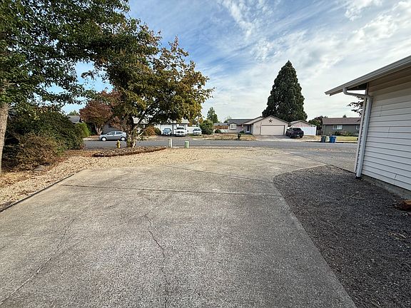 5th image of 1305 Wilshire Dr
