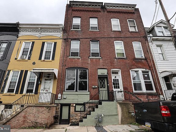 2nd image of 709 W Norwegian St