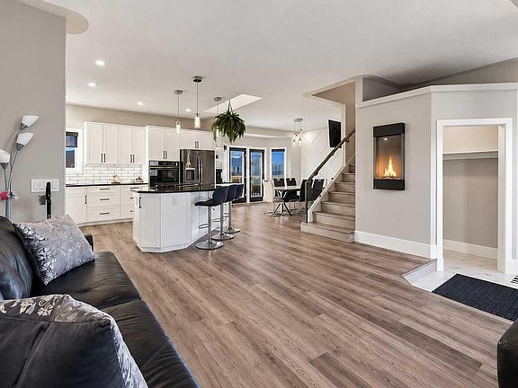 5th image of 72 Darling Cres