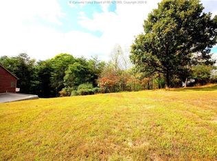 1066 Crestmont Rd, Hurricane, WV 25526