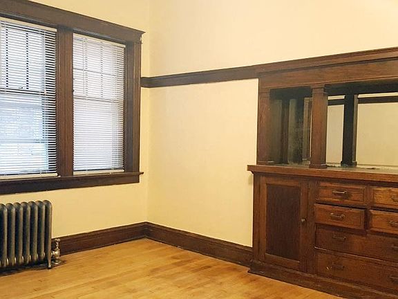 3rd image of 1912 E Linnwood Ave APT 2