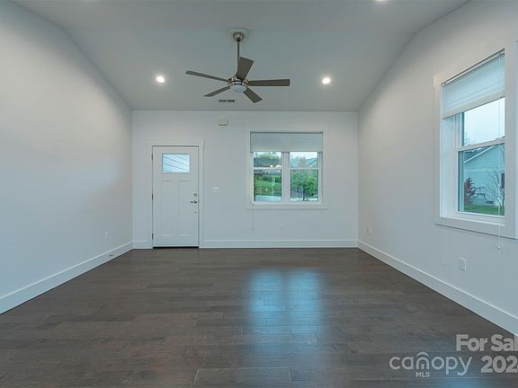 4th image of 64 Foundry Ln