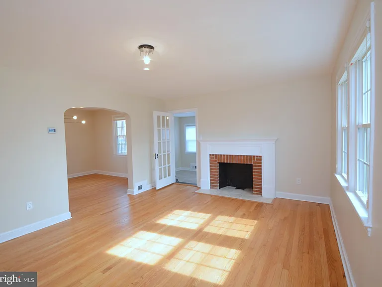 2441 N McKinley St — Photo 5