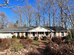 1413 Forest Park Dr, Statesville, NC 28677