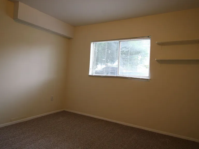 220 Clover Ln — Photo 13