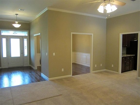 3rd image of 103 W Sommer Oak Dr