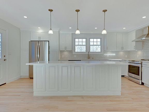 4th image of 3 Foxridge Cir