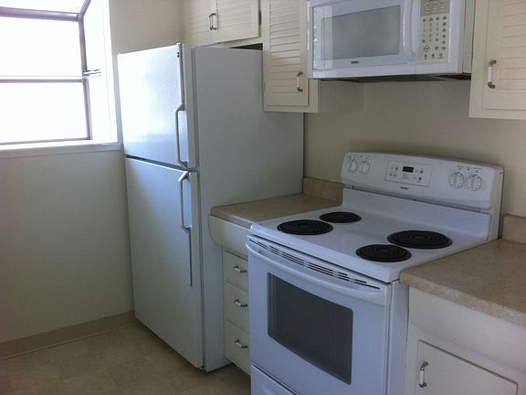 3rd image of 906 Academy Ave