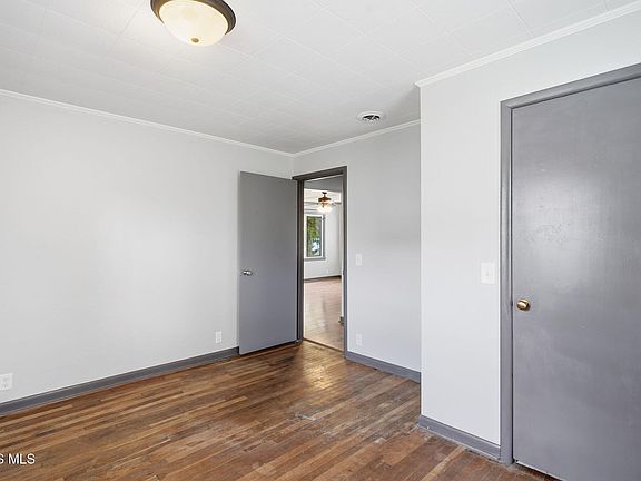 3rd image of 135 Stanley Ave
