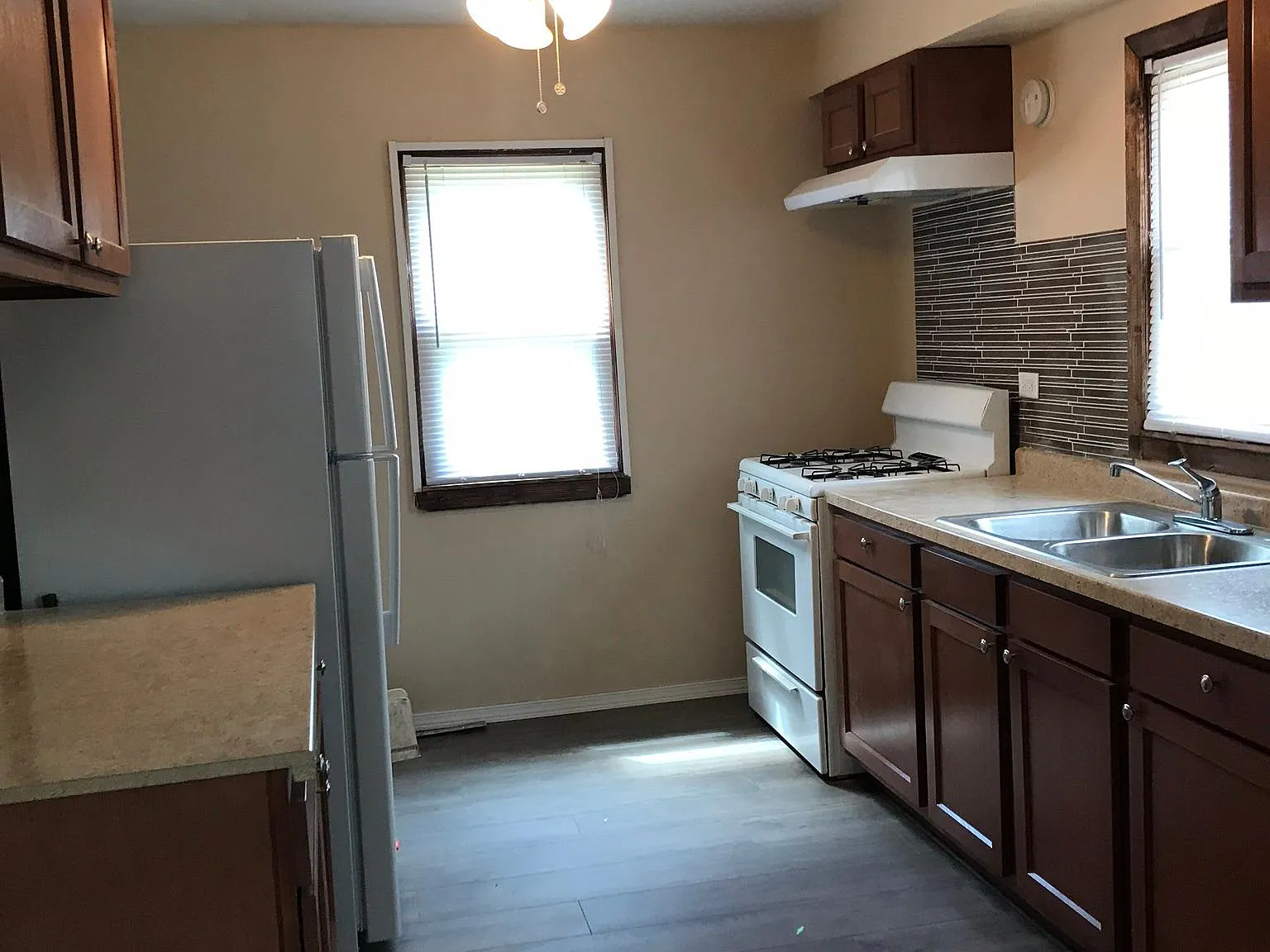 2 bed, 672 sqft, $1,500 — Photo 3