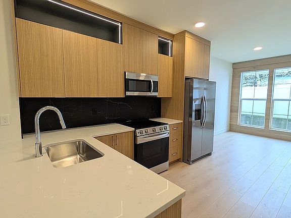 2nd image of 3009 NE Ainsworth St #11556362