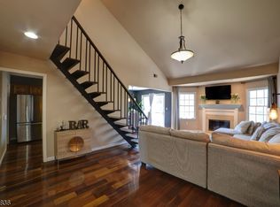 25 Quartz Ln, Paterson, NJ 07501