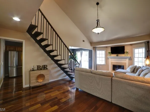 25 Quartz Ln, Paterson City, NJ 07501