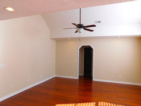 3rd image of 2505 Maidenhair Ln